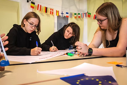 LaChOse_jeuneseurope